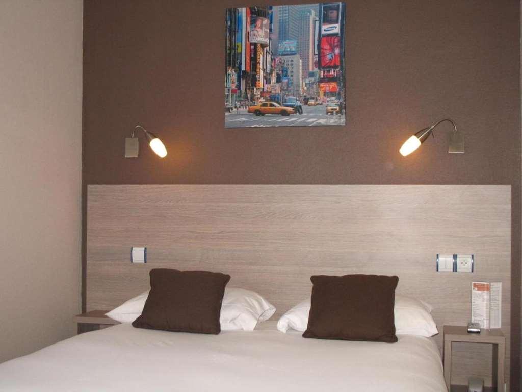 Hotel De Caen Room photo